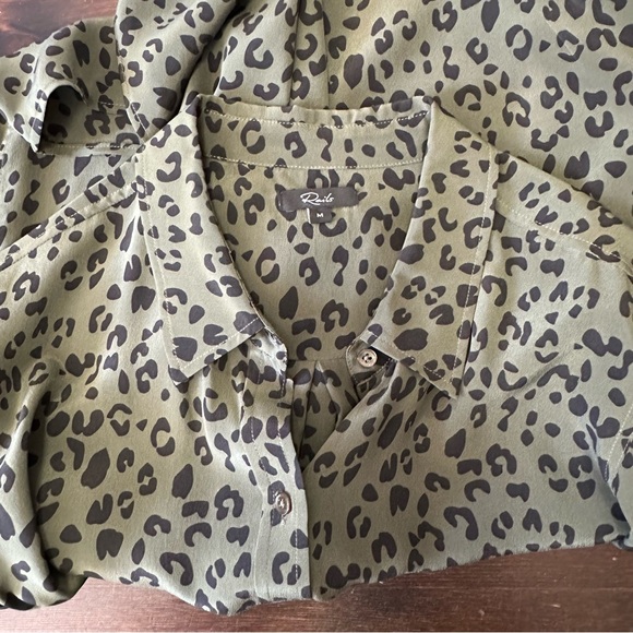 Rails 100% Silk Buttoned Down Shirt Kate Blouse In Olive Cheetah Print Size M - Picture 10 of 16